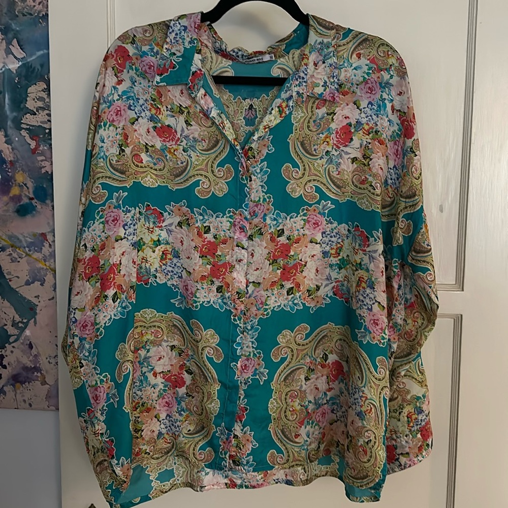 Johnny was button-down blouse with long sleeves size extra large
